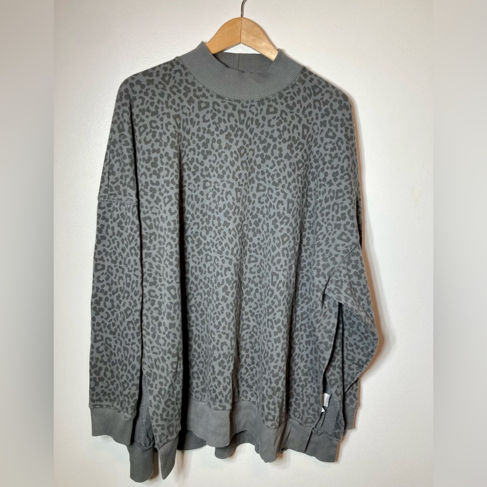 American Eagle Women's Sweater Gray Cheetah Print Mock Neck Long Sleeve